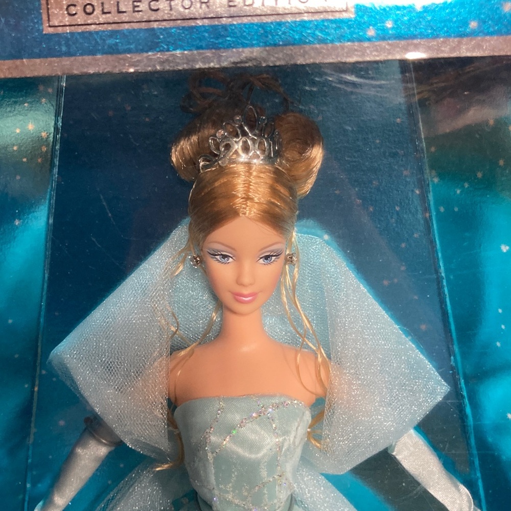 2001 Barbie - Picture 7 of 8